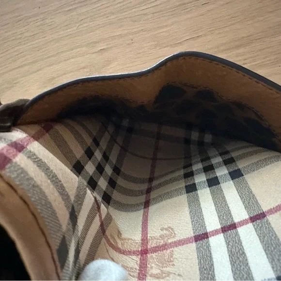 Burberry Tote Bag - Picture 9 of 16